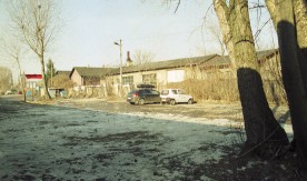 "Budynki mieszkalne przy ulicy Kolejowej", Warszawa Zachodnia, 11.03.2004. Fot. J....